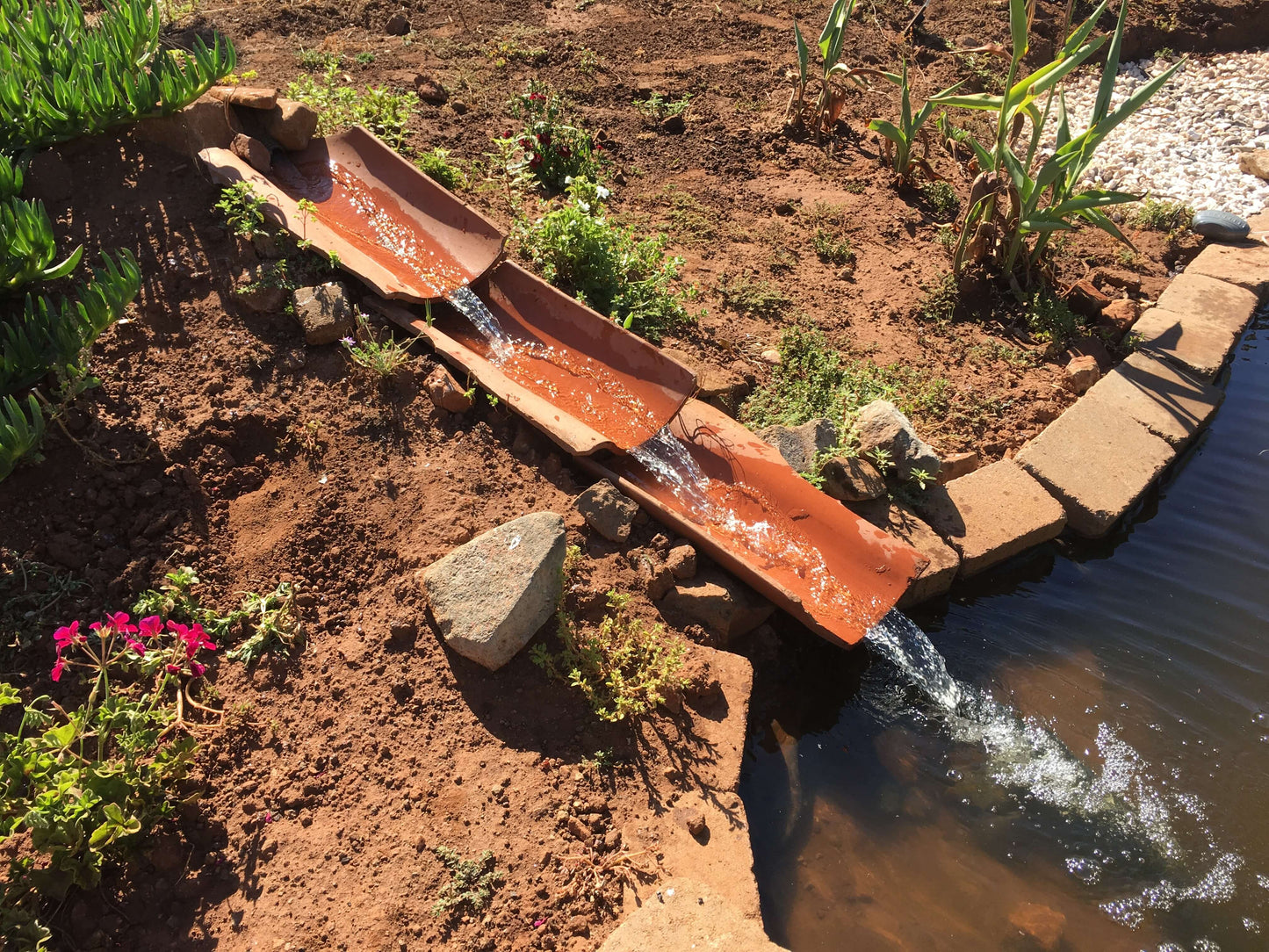 Powerful Submersible Solar Powered Pond Pump Kit with Panels and Hose. Battery Included. Advanced design
